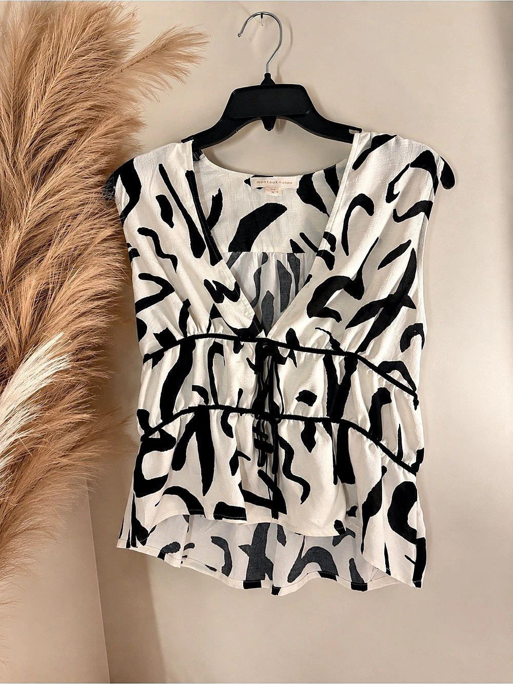 Abstract Print Blouse in White & Black, NEVER WORN🦓🖤🤍